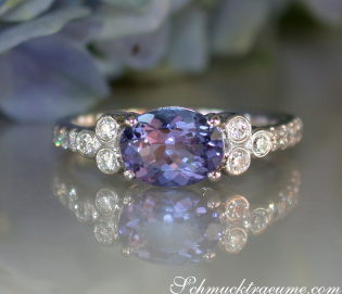 Femininer Tansanit Ring mit Brillanten