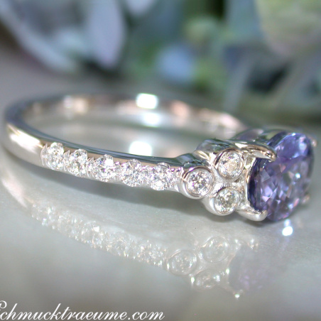 Femininer Tansanit Ring mit Brillanten