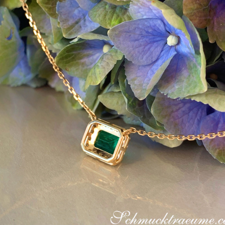 Smaragd Halskette mit Brillanten in Gelbgold 585