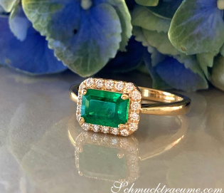 Bildschöner Smaragd Ring mit Brillanten "Horizontal"