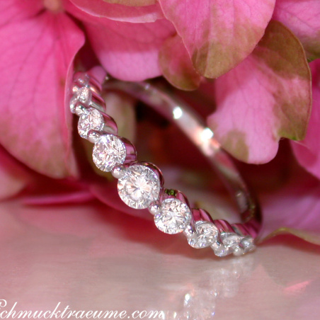 Brillanten Ring "Schwebender Diamant"