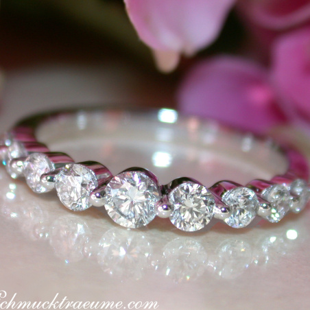 Brillanten Ring "Schwebender Diamant"
