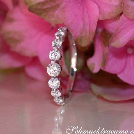 Brillanten Ring "Schwebender Diamant"