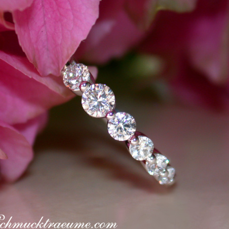 Brillanten Ring "Schwebender Diamant"