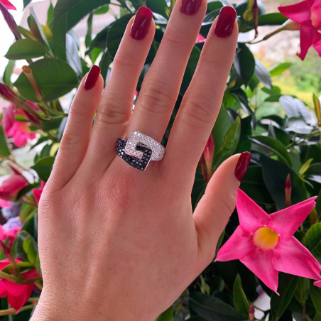 Extravagant Black & White Diamond Belt Ring