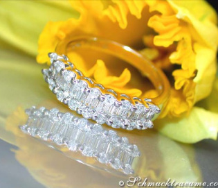 Timeless Diamond Ring with Baguette Diamonds in White gold 18k