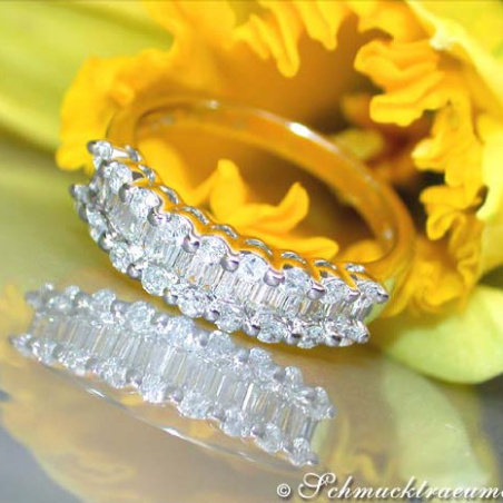 Timeless Diamond Ring with Baguette Diamonds in White gold 18k