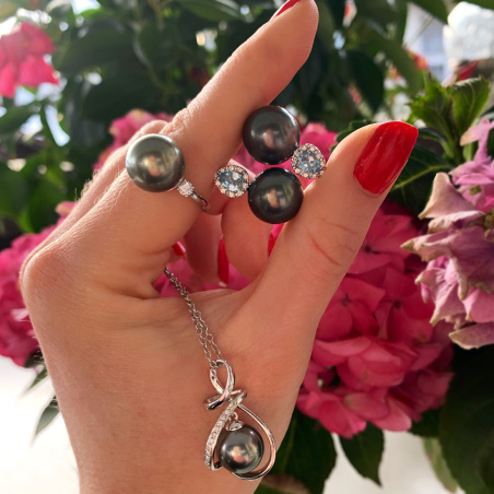 Delicate Tahitian Pearl Diamond Pendant