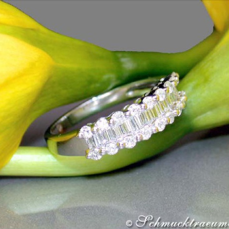 Timeless Diamond Ring with Baguette Diamonds in White gold 18k