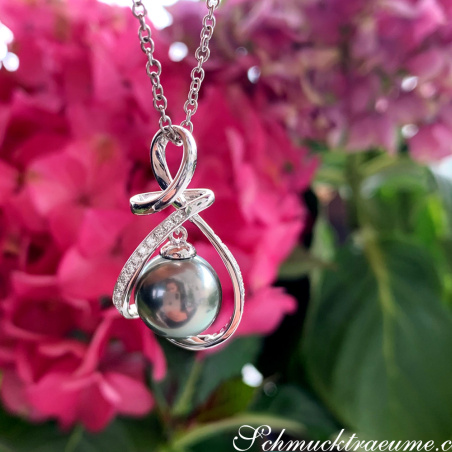 Delicate Tahitian Pearl Diamond Pendant