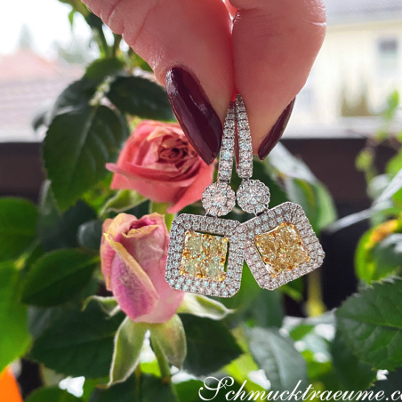 Beautiful Dangling Earrings with White & Yellow Diamonds