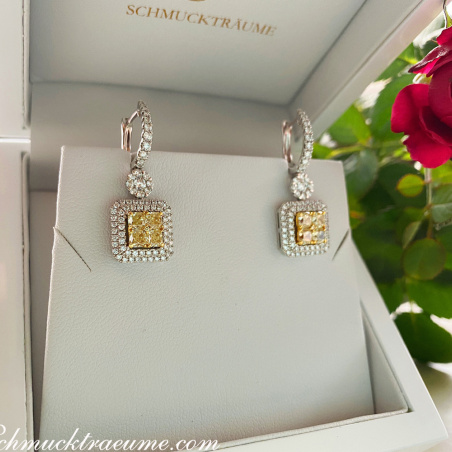 Beautiful Dangling Earrings with White & Yellow Diamonds