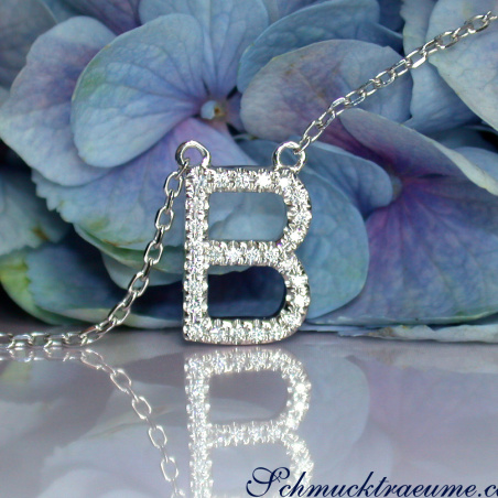 Zarte Halskette mit Brillanten Initiale