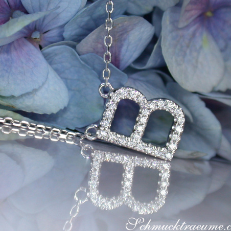 Zarte Halskette mit Brillanten Initiale