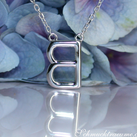 Zarte Halskette mit Brillanten Initiale