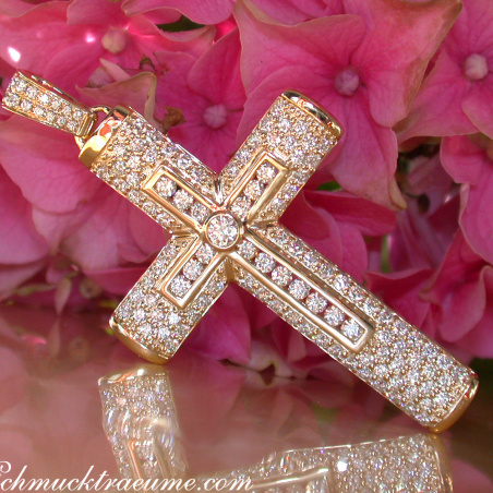 Precious Diamond Cross in Cross Pendant in Yellow Gold 18k