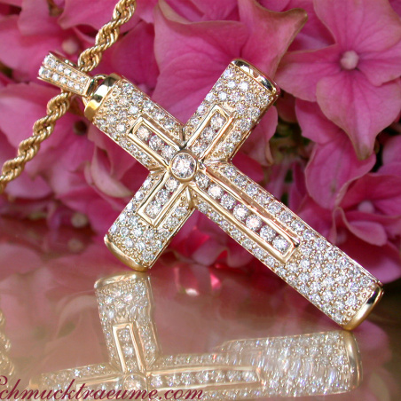 Precious Diamond Cross in Cross Pendant in Yellow Gold 18k