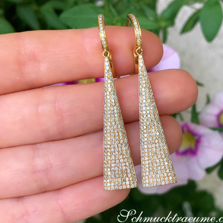 Interesting Dangling Earrings with Diamonds in Yellowgold