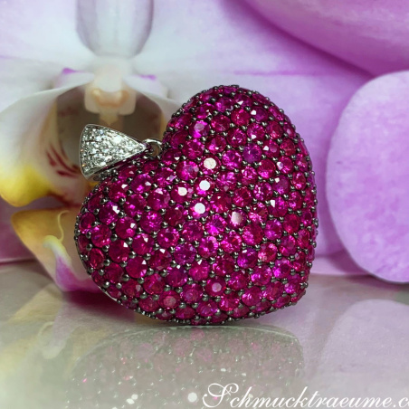 Huge Ruby Heart Pendant in White gold 14k | SCHMUCKTRAEUME.COM