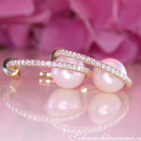 Feminine Brillanten Creolen mit Süßwasserzuchtperlen | SCHMUCKTRÄUME.COM