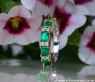 Stattlicher Smaragd Ring mit Brillanten in Bicolor Fertigung