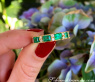 Stattlicher Smaragd Ring mit Brillanten in Bicolor Fertigung