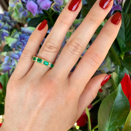 Stattlicher Smaragd Ring mit Brillanten in Bicolor Fertigung