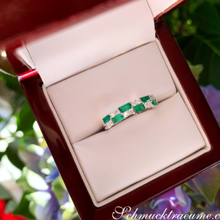 Exquisiter Bandring mit Smaragden und Brillanten