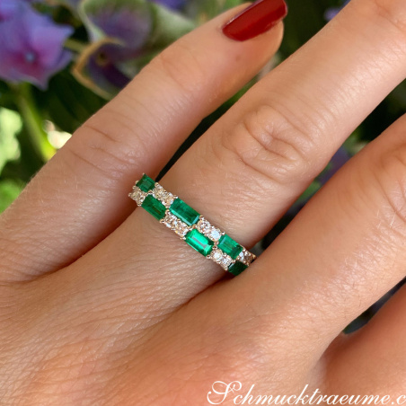 Exquisiter Bandring mit Smaragden und Brillanten