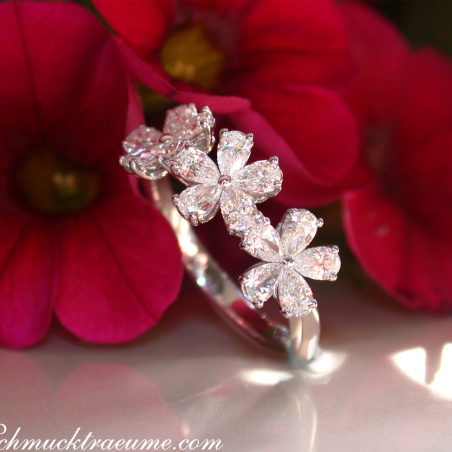 Femininer Diamanten Blüten Ring "Flowers"
