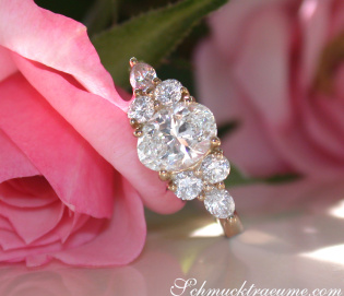 Femininer Diamant Solitär Ring im Ovalschliff