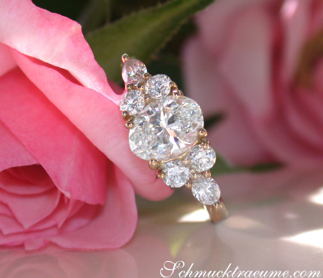 Femininer Diamant Solitär Ring im Ovalschliff