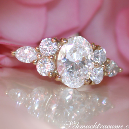 Femininer Diamant Solitär Ring im Ovalschliff
