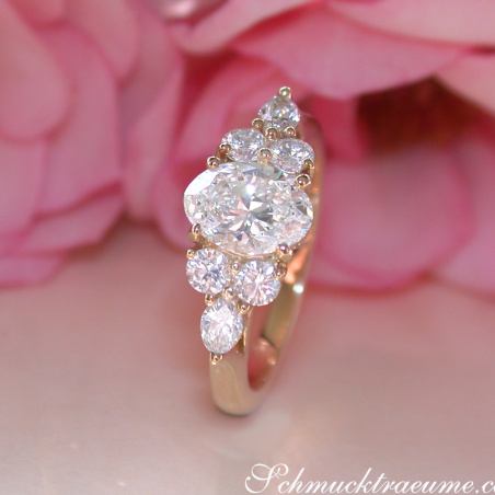 Femininer Diamant Solitär Ring im Ovalschliff