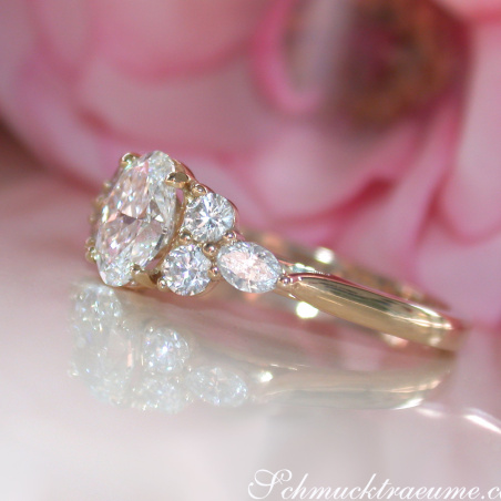 Femininer Diamant Solitär Ring im Ovalschliff