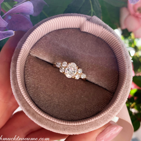 Femininer Diamant Solitär Ring im Ovalschliff