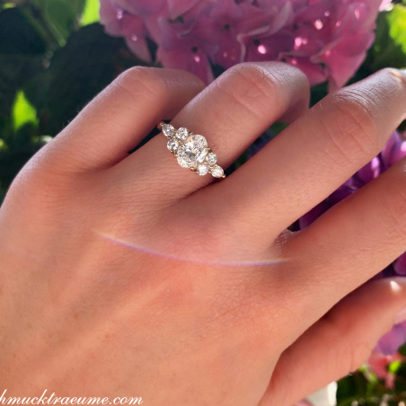 Femininer Diamant Solitär Ring im Ovalschliff