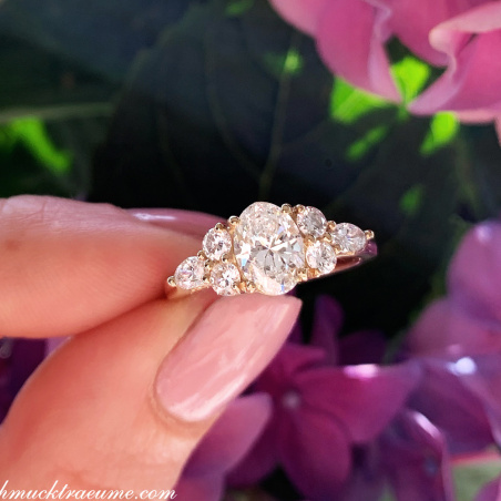 Femininer Diamant Solitär Ring im Ovalschliff