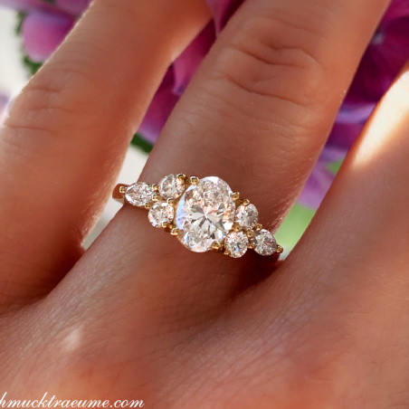 Femininer Diamant Solitär Ring im Ovalschliff