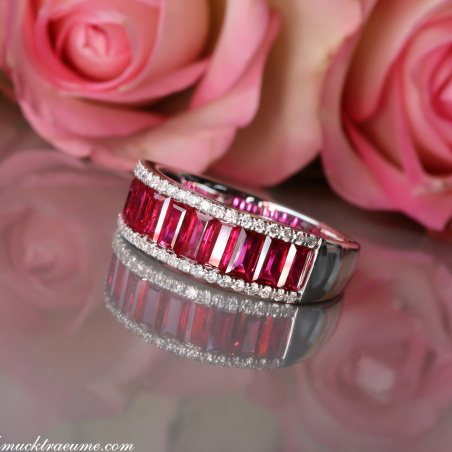 Bildschöner Rubin Baguette Ring mit Brillanten