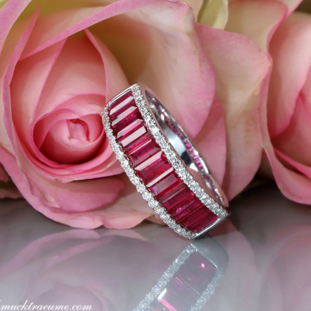 Bildschöner Rubin Baguette Ring mit Brillanten