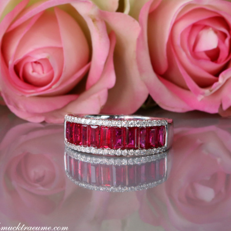 Bildschöner Rubin Baguette Ring mit Brillanten