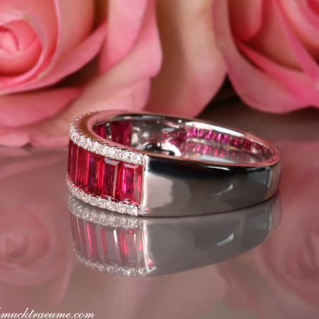 Bildschöner Rubin Baguette Ring mit Brillanten