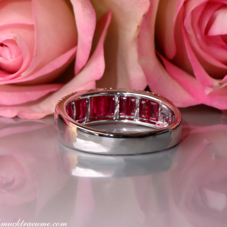 Bildschöner Rubin Baguette Ring mit Brillanten