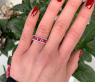 Bildschöner Rubin Baguette Ring mit Brillanten
