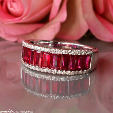 Bildschöner Rubin Baguette Ring mit Brillanten