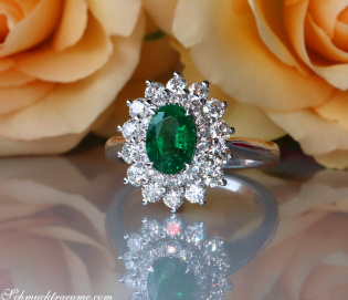 Prachtvoller Smaragd Ring "Entourage"