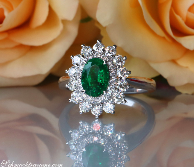 Prachtvoller Smaragd Ring "Entourage"