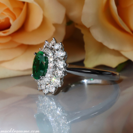 Prachtvoller Smaragd Ring "Entourage"