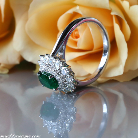 Prachtvoller Smaragd Ring "Entourage"